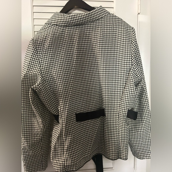 Top Nice ladies top- size 18 by “sweet sixteen” great price! - Picture 2 of 5